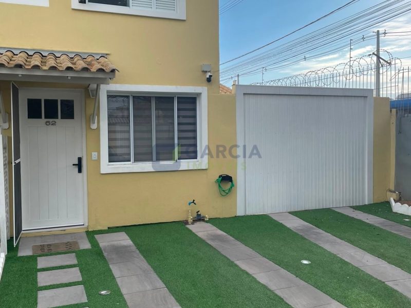 Casa com 67m², 2 dormitórios, 2 vagas no bairro Sarandi em Porto Alegre