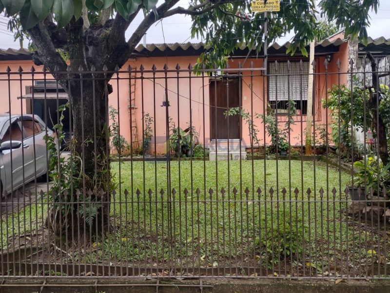 Casa com 138m², 2 dormitórios, 1 suíte, 1 vaga no bairro Santa Rosa de Lima em Porto Alegre