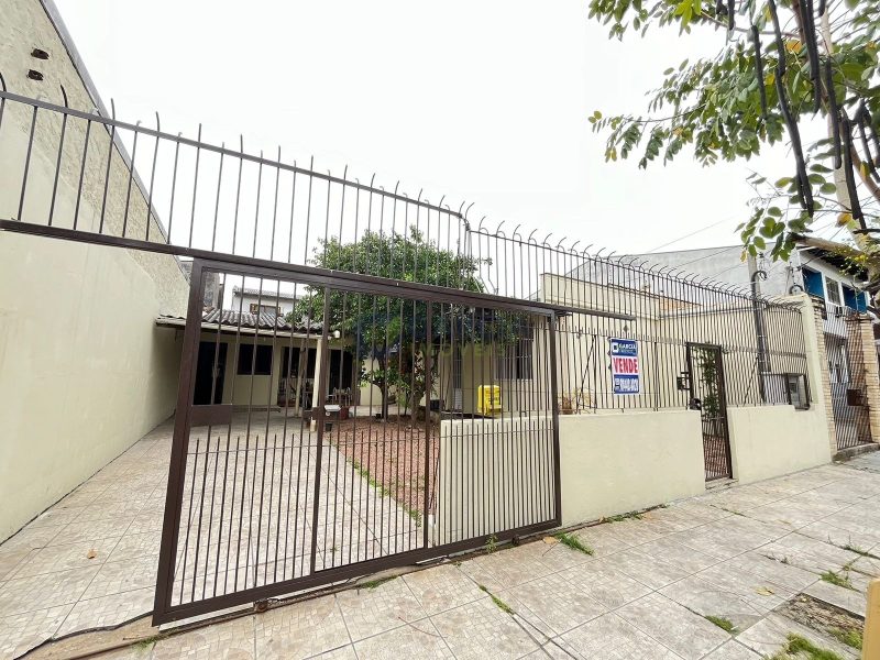 Casa com 153m², 3 dormitórios, 1 suíte, 2 vagas no bairro Sarandi em Porto Alegre