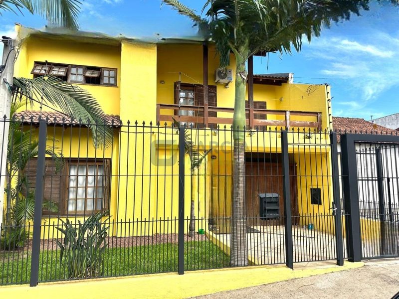 Casa com 313m², 4 dormitórios, 1 suíte, 5 vagas no bairro Passo das Pedras em Porto Alegre