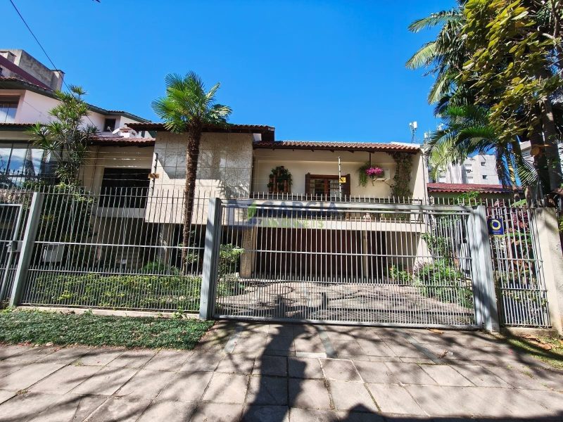 Casa com 450m², 3 dormitórios, 1 suíte, 6 vagas no bairro Jardim Lindóia em Porto Alegre