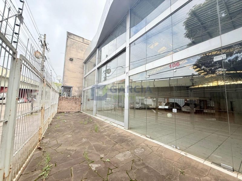 Depósito com 390m² no bairro São João em Porto Alegre