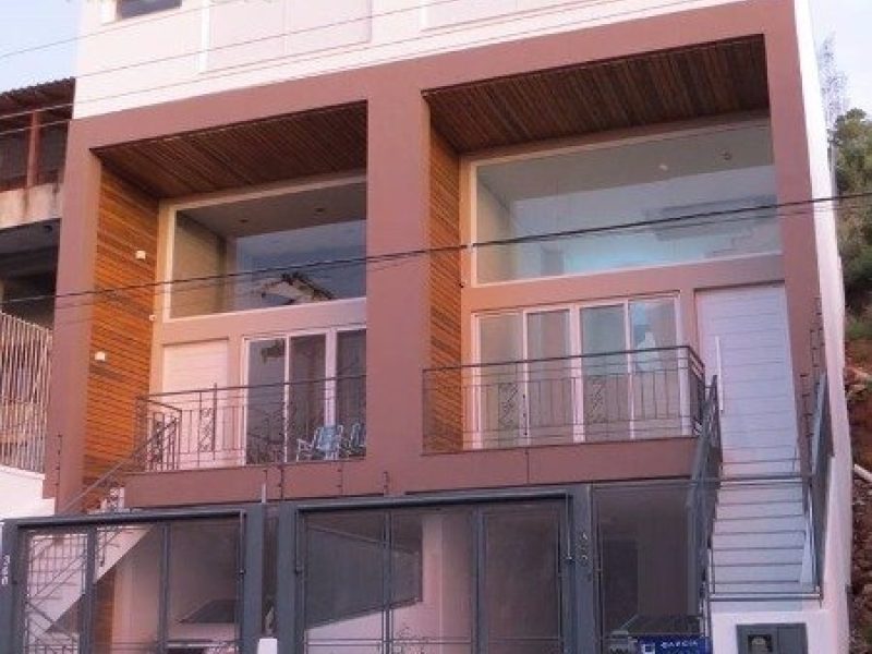 Casa com 172m², 3 dormitórios, 1 suíte, 2 vagas no bairro Morro Santana em Porto Alegre