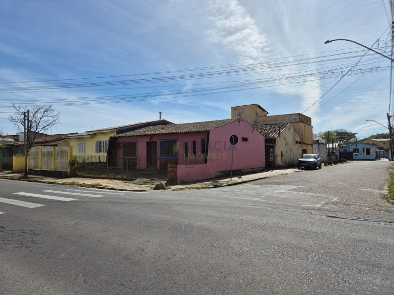Casa com 250m², 2 dormitórios, 2 vagas no bairro Sarandi em Porto Alegre