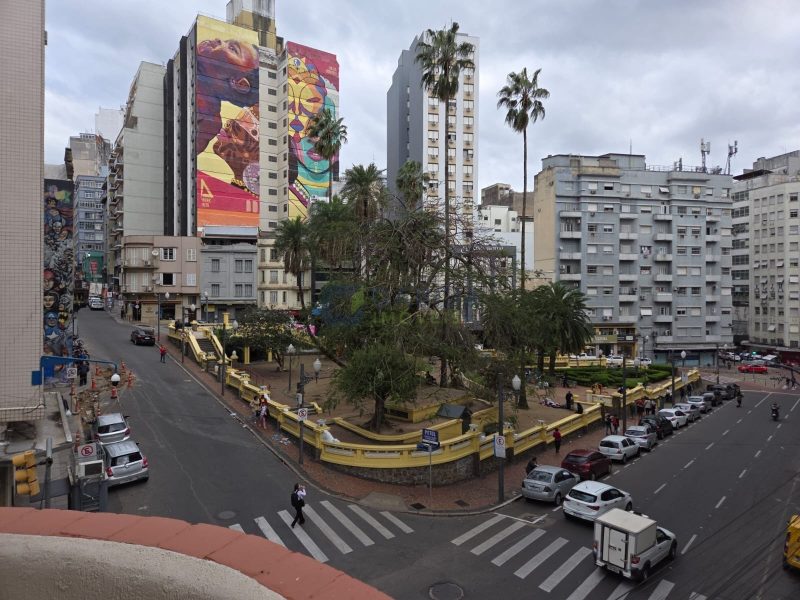 Apartamento com 60m², 2 dormitórios no bairro Centro Histórico em Porto Alegre