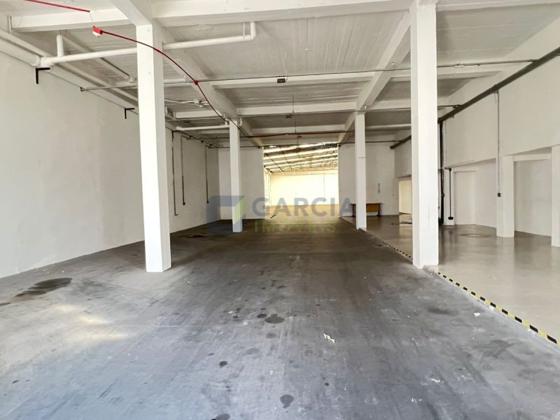 Depósito com 650m², 3 vagas no bairro São Geraldo em Porto Alegre
