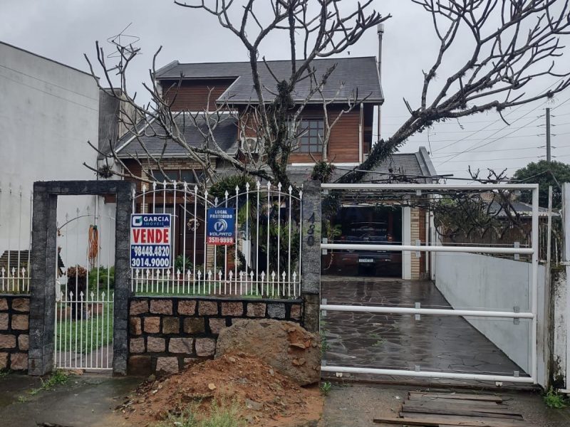 Casa com 195m², 5 dormitórios, 4 vagas no bairro Sumaré em Alvorada