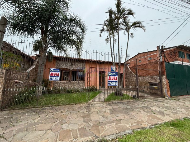 Casa com 24m², 4 dormitórios, 4 vagas no bairro Sarandi em Porto Alegre